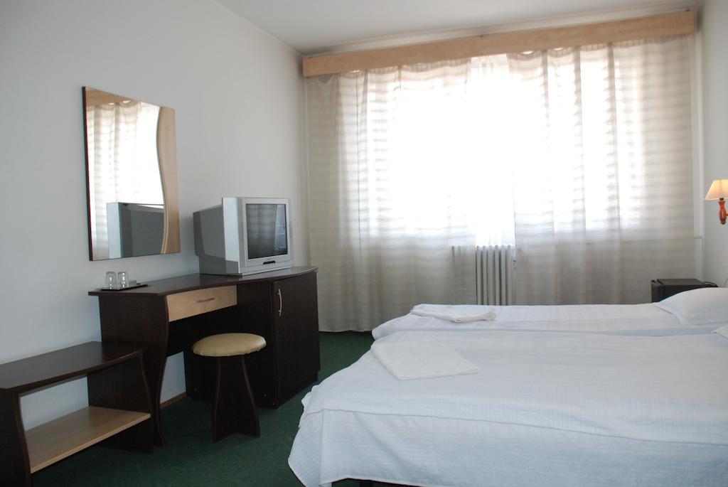 Hotel Merkur เมียร์คูรา-ชุค ห้อง รูปภาพ