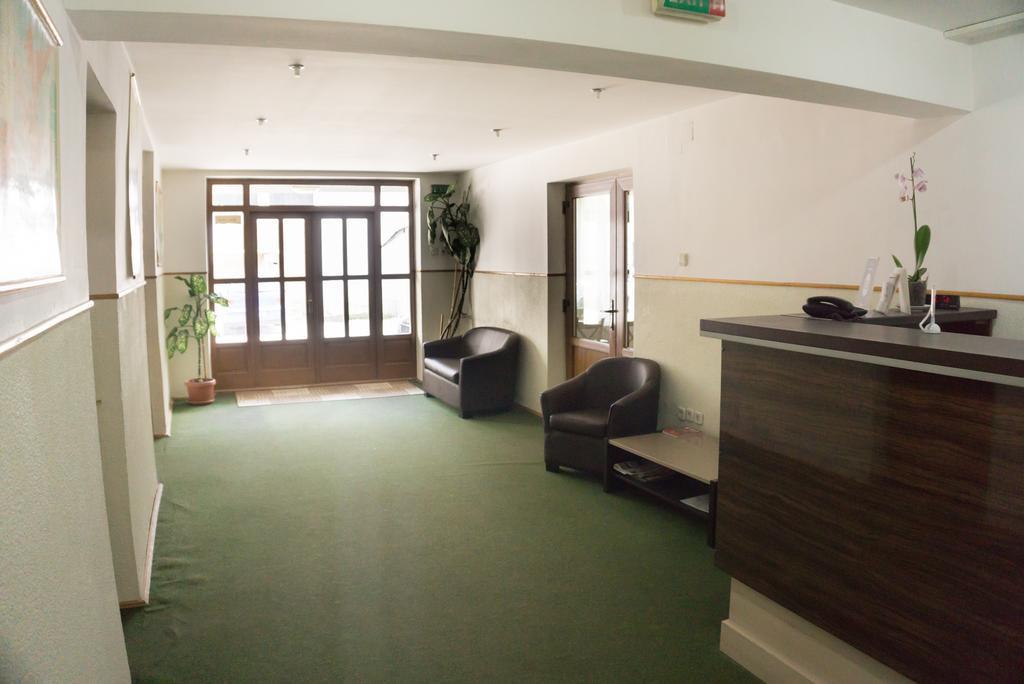 Hotel Merkur เมียร์คูรา-ชุค ภายนอก รูปภาพ
